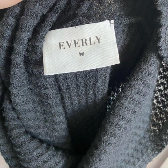 Everly • Black Waffle Fabric Cowl Turtleneck Top - Picture 4 of 4
